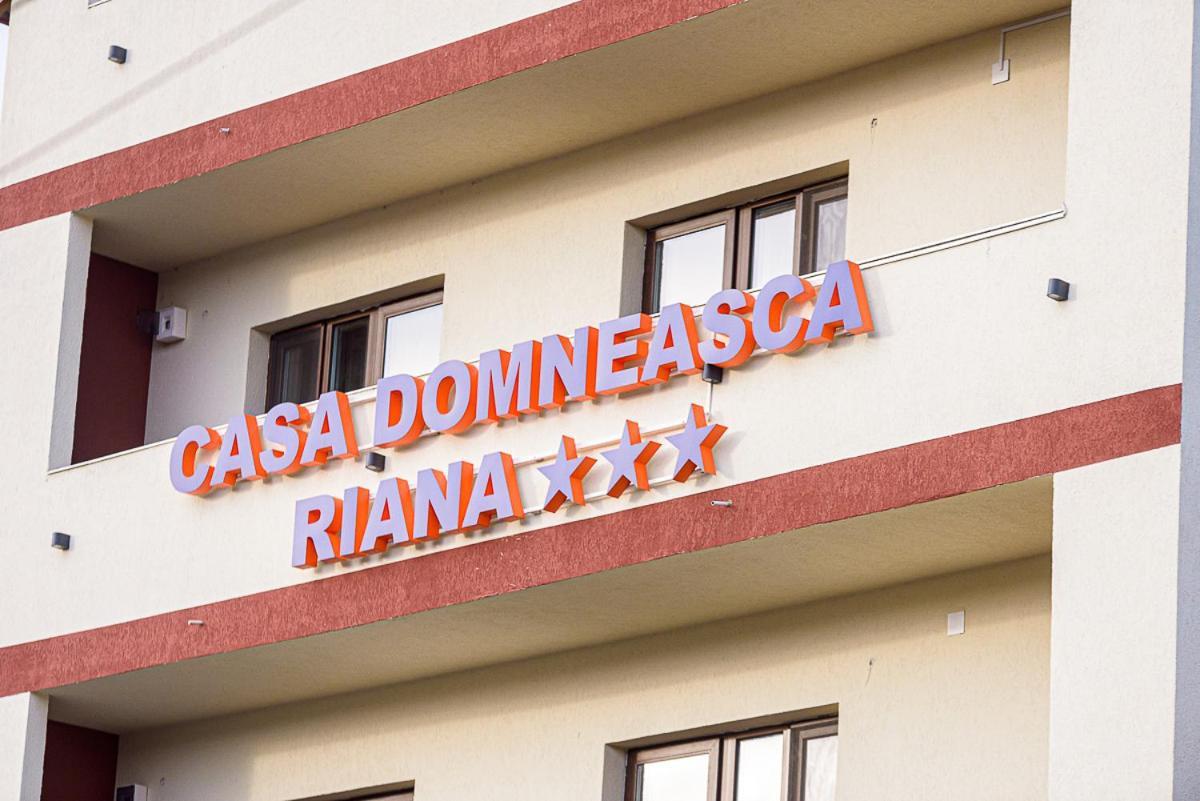 Hotel Casa Domneasca Riana à Piteşti Extérieur photo